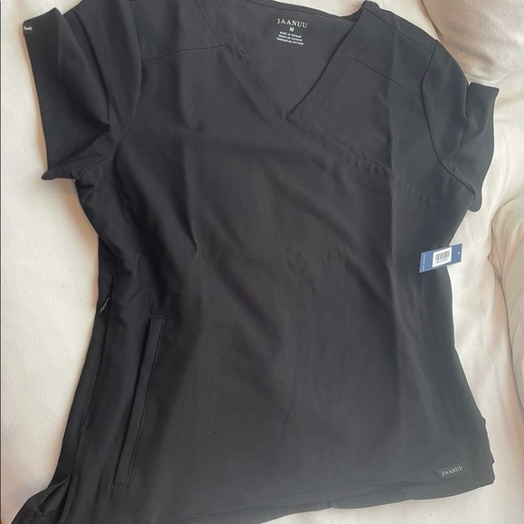 BNWT Jaanuu Scrub 3 pocket wrap mock top Size M black color - Picture 6 of 6